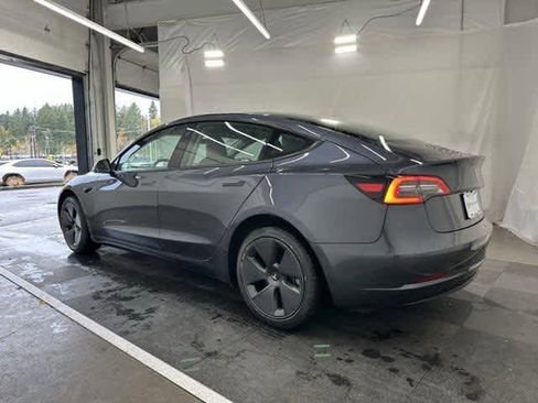 Used 2023 Tesla Model 3 Standard Range image 3