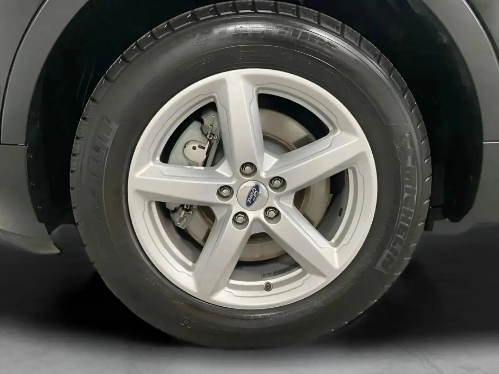 Used 2018 Ford Explorer XLT w/ Equipment Group 201A FWD image 25