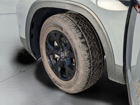 Certified 2025 Volkswagen Atlas Peak Edition SE AWD/4WD image 35