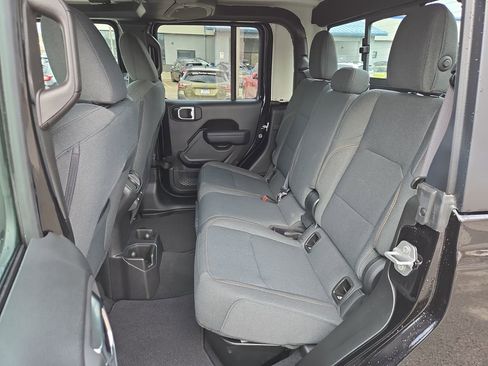 Used 2025 Jeep Gladiator Sport image 14