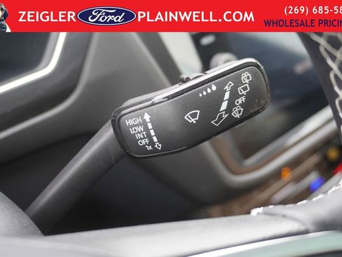 Used 2024 Volkswagen Tiguan SE image 25