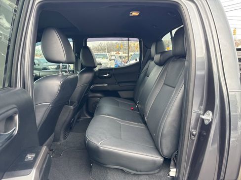 Used 2021 Toyota Tacoma Limited image 29