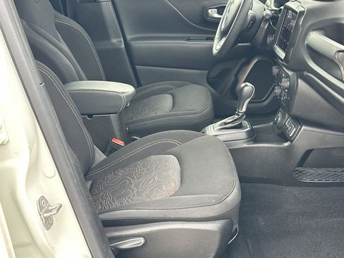 Used 2023 Jeep Renegade Latitude image 13