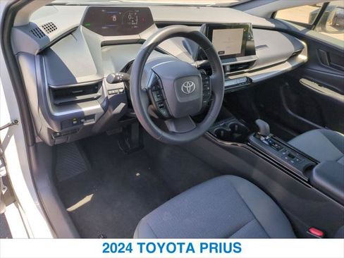 Used 2024 Toyota Prius LE FWD image 14