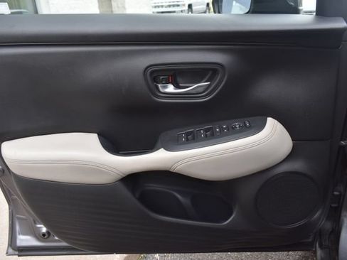 Used 2023 Honda HR-V LX image 17