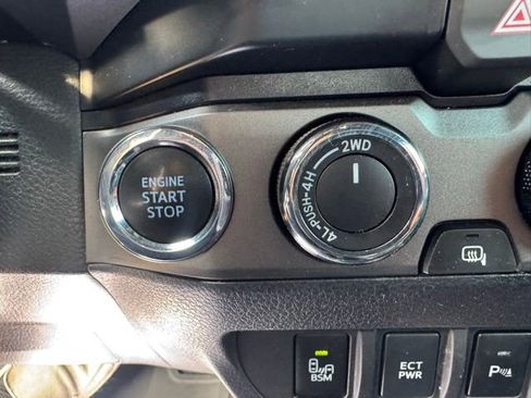 Used 2019 Toyota Tacoma TRD Off-Road AWD/4WD image 32
