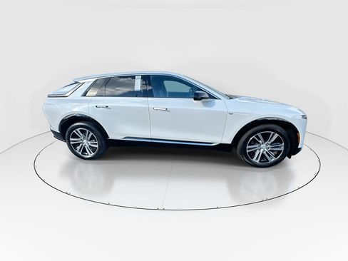 Used 2025 Cadillac Lyriq Luxury w/ LPO, Floor Liner Package image 9
