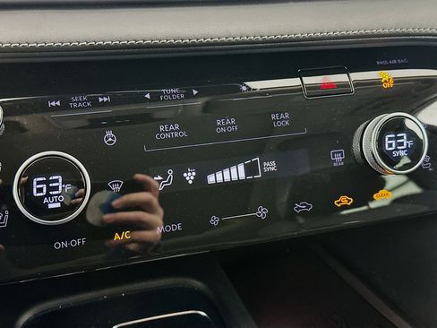 Used 2023 INFINITI QX60 Sensory w/ Vision Package FWD image 24