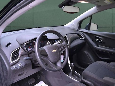 Used 2019 Chevrolet Trax LS image 17