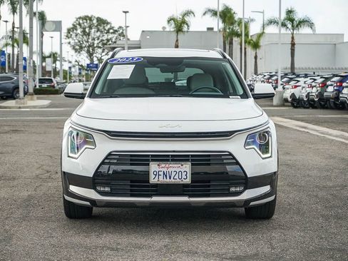 Used 2023 Kia Niro EX Touring image 2