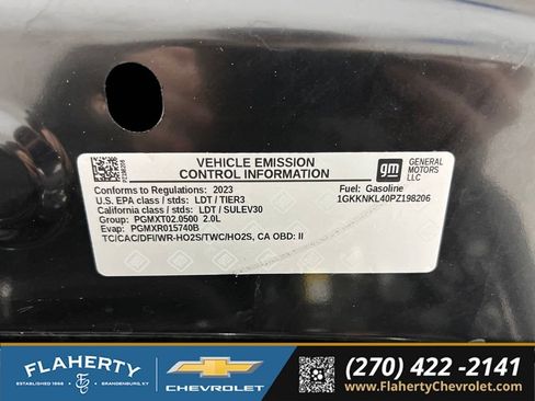 Used 2023 GMC Acadia SLE w/ Driver Convenience Package FWD image 17