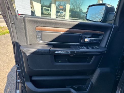 Used 2017 RAM 1500 Laramie image 10