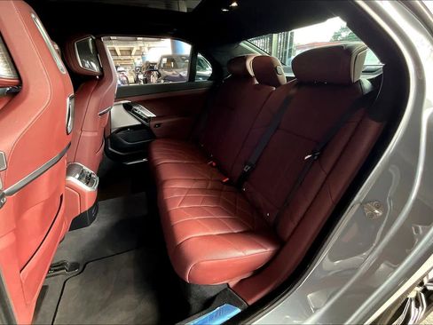 Certified 2023 BMW 760i xDrive 760i xDrive w/ Executive Package image 19