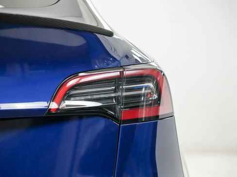 Used 2022 Tesla Model Y Long Range image 12