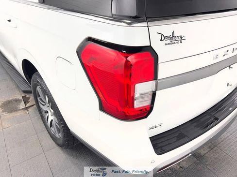 Used 2024 Ford Expedition XLT AWD/4WD image 12