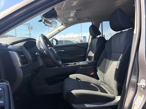 Used 2025 Nissan Rogue SV AWD/4WD image 9