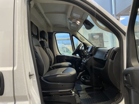 Used 2025 RAM ProMaster 2500 w/ Convenience Group FWD image 32