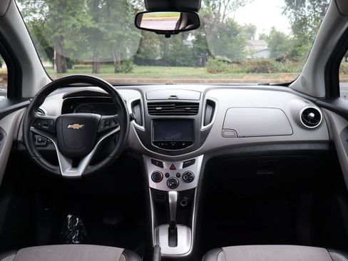 Used 2015 Chevrolet Trax LT w/ LT Sun and Sound Package AWD/4WD image 16