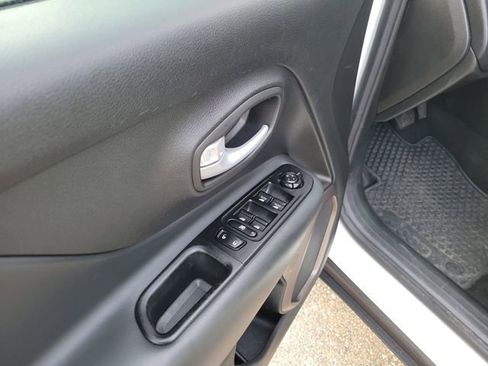 Used 2023 Jeep Renegade Latitude image 11