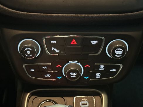 Used 2019 Jeep Compass Latitude w/ Cold Weather Group image 17