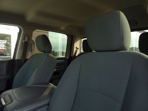 Used 2018 RAM 1500 Classic SLT AWD/4WD image 11