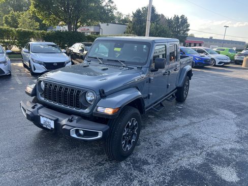 Used 2025 Jeep Gladiator Sport w/ Premium Package AWD/4WD image 4
