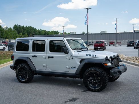 Used 2023 Jeep Wrangler Unlimited w/ Sun & Screen Package AWD/4WD image 12