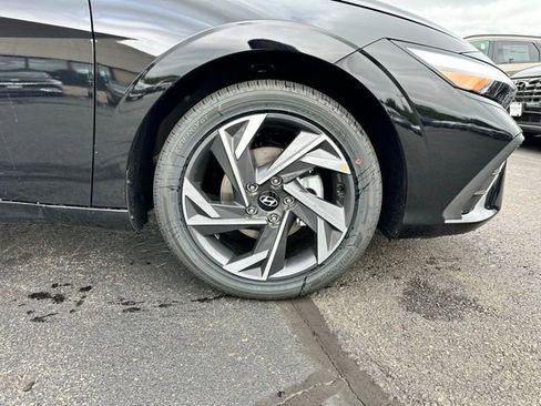 New 2025 Hyundai Elantra SEL FWD image 34