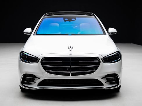 Used 2024 Mercedes-Benz S 580e 4MATIC Sedan w/ AMG Line image 7