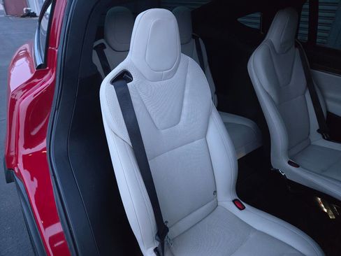 Used 2022 Tesla Model X image 28