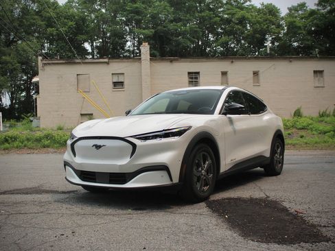 Used 2023 Ford Mustang Mach-E Select RWD image 2