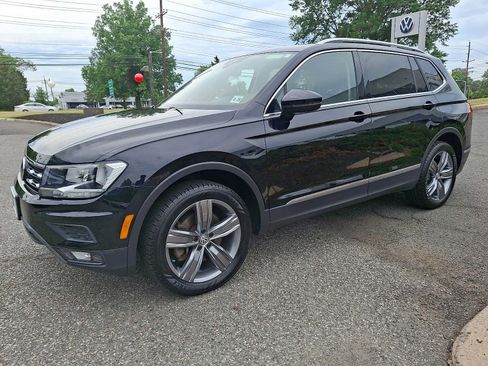 Used 2020 Volkswagen Tiguan SEL AWD/4WD image 3