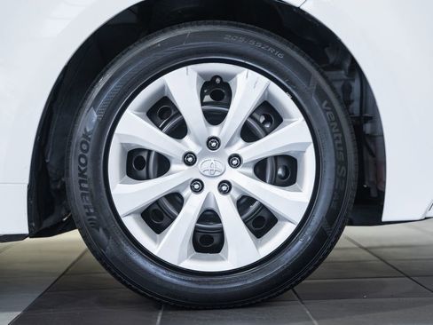Used 2024 Toyota Corolla LE FWD image 13