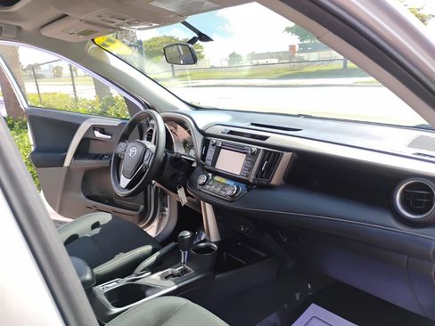 Used 2014 Toyota RAV4 XLE AWD/4WD image 44