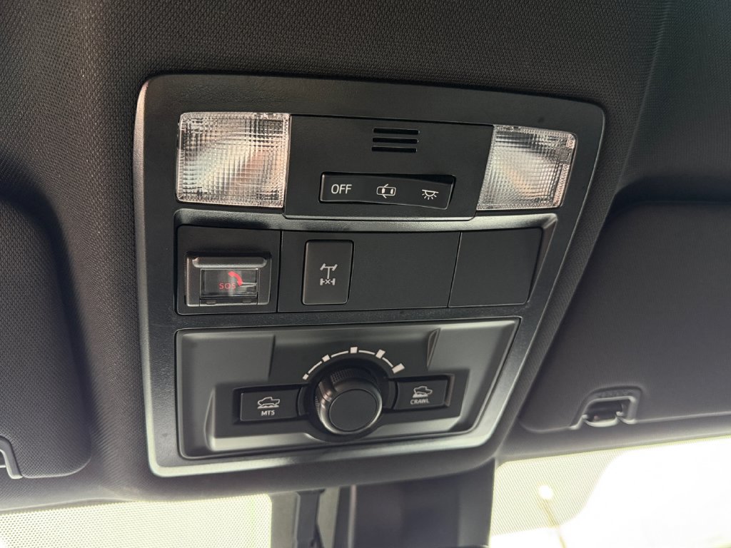 Used 2021 Toyota Tacoma TRD Off-Road w/ Technology Package AWD/4WD image 31