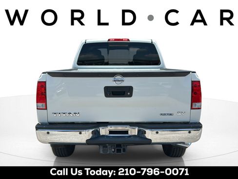 Used 2015 Nissan Titan SV w/ SV Value Truck Package RWD image 4