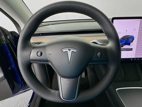 Used 2022 Tesla Model Y Long Range AWD/4WD image 11