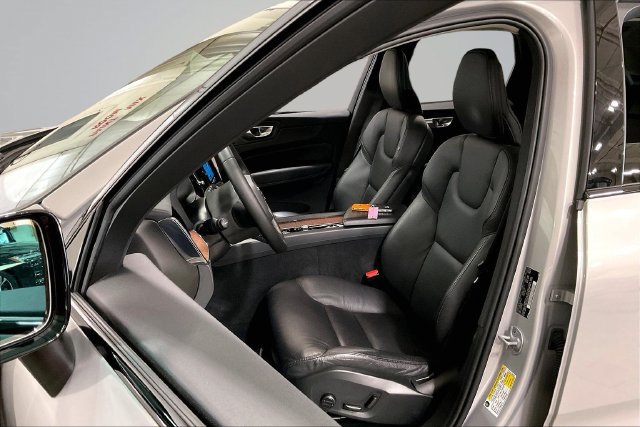 Used 2024 Volvo XC60 B5 Plus w/ Protection Package Premier AWD/4WD image 28