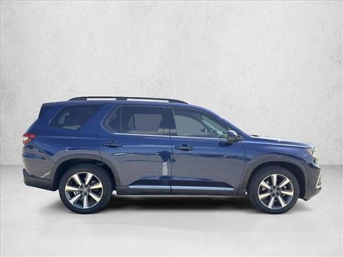 Used 2023 Honda Pilot Touring image 4