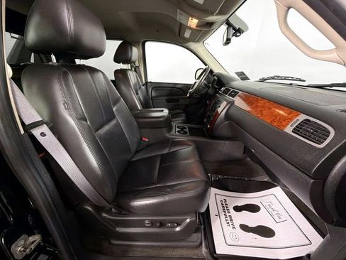 Used 2011 Chevrolet Avalanche LT w/ Luxury Package AWD/4WD image 27