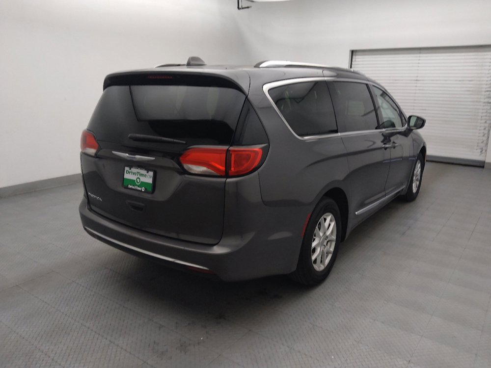 Used 2020 Chrysler Pacifica Touring-L FWD image 9