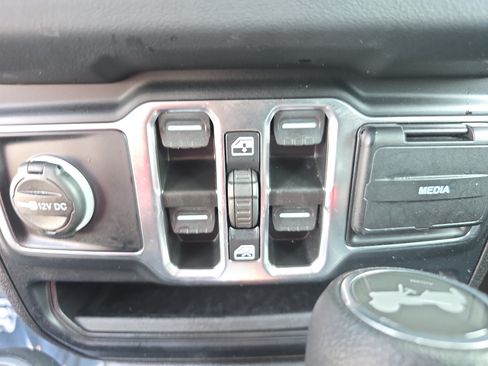 Used 2024 Jeep Wrangler Unlimited Sahara AWD/4WD image 25