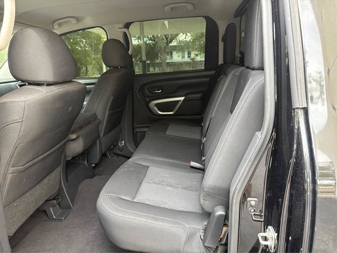 Used 2017 Nissan Titan SV RWD image 10
