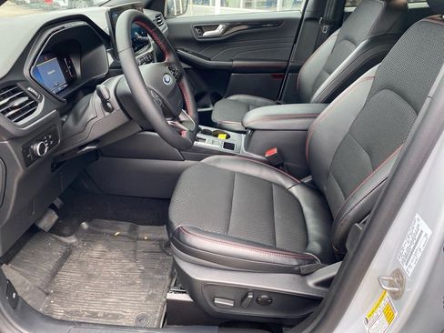 Used 2025 Ford Escape ST-Line w/ Tech Pack #1 image 9