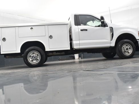 Used 2024 Ford F250 XL w/ XL Chrome Package image 23
