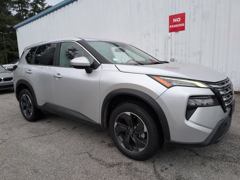 Used 2024 Nissan Rogue SV AWD/4WD image 1