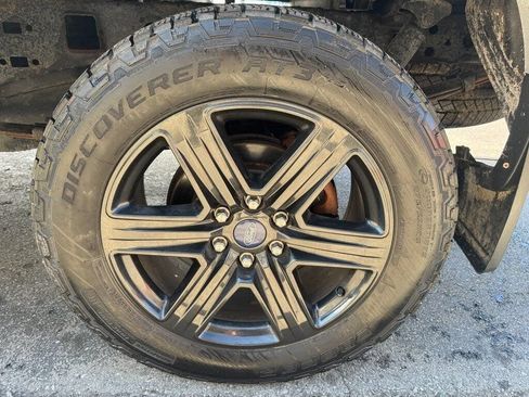 Used 2019 Ford F150 XLT w/ Equipment Group 302A Luxury AWD/4WD image 43