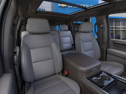 New 2026 Chevrolet Suburban LT w/ Comfort Package AWD/4WD image 16