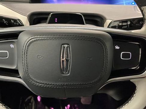 Used 2025 Lincoln Navigator Reserve AWD/4WD image 16
