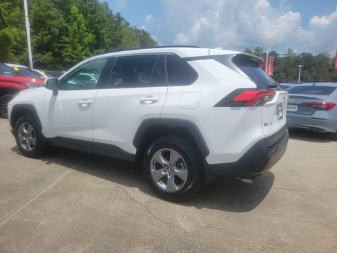 Certified 2022 Toyota RAV4 XLE FWD image 3